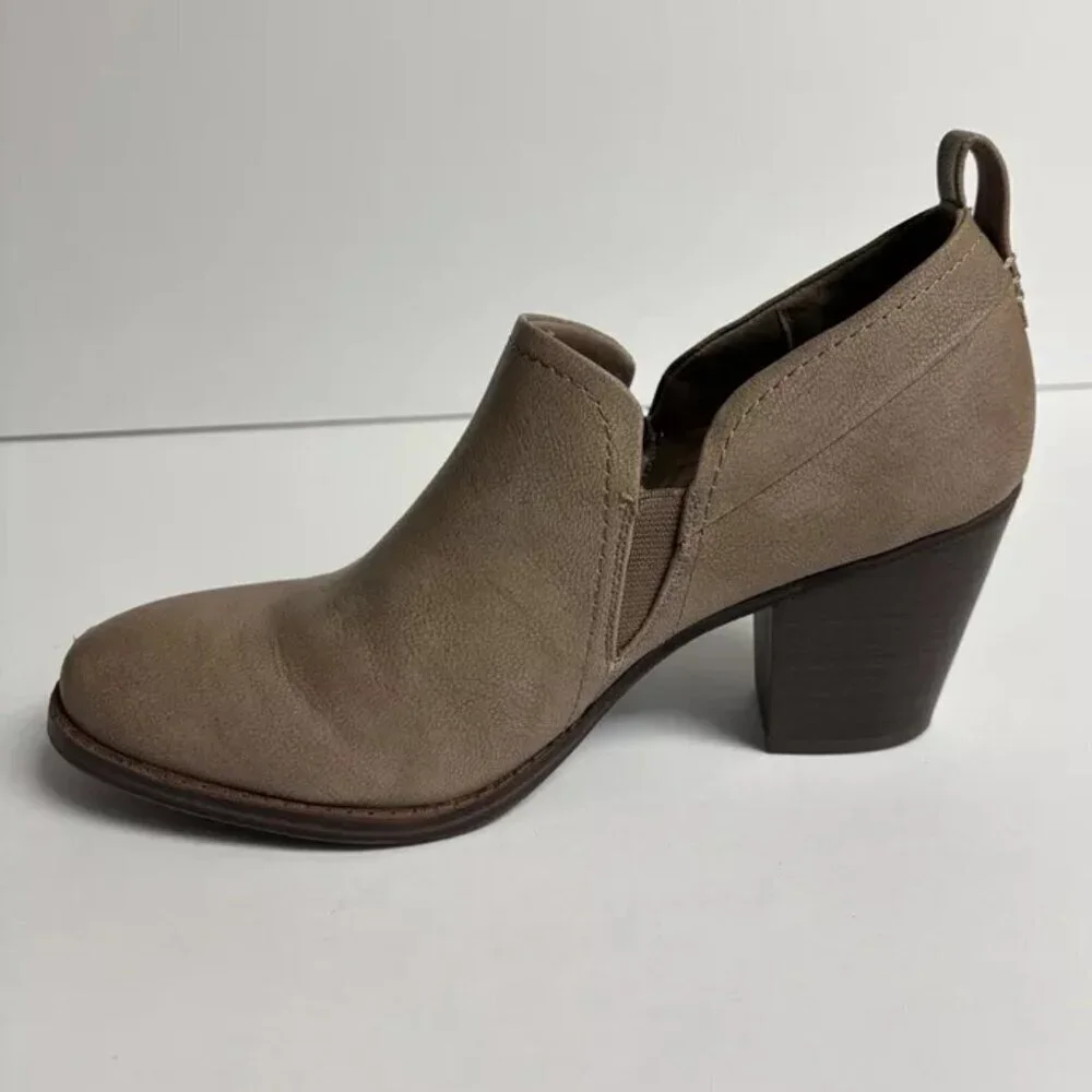 Baretraps Women’s Caroline, Brown Ankle Booties, Size 8 M
